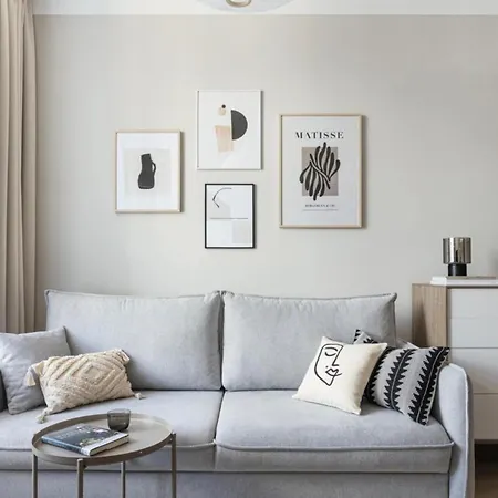 Amazing In Old Apartament *